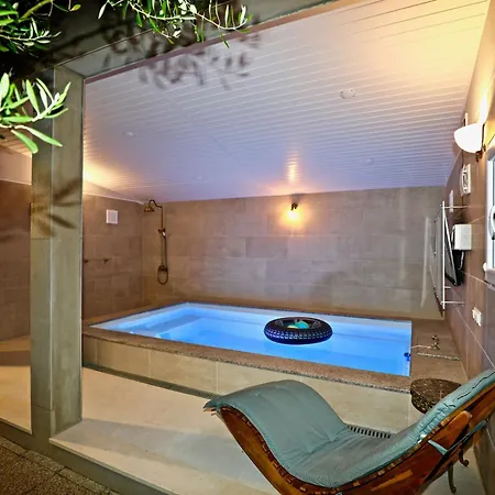 Manora Pool Gaestehaus * Sućuraj