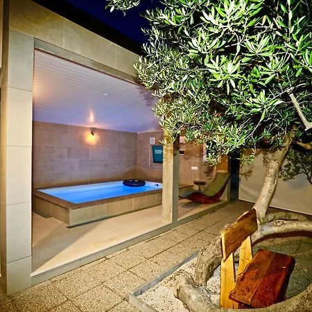 Manora Pool Gaestehaus *