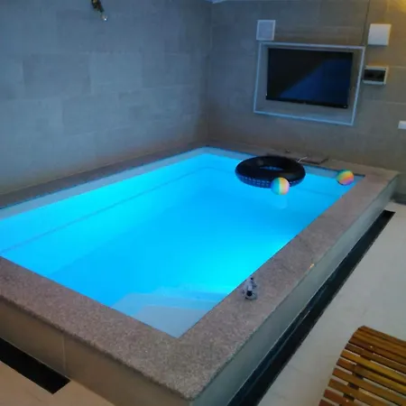 Manora Pool Gaestehaus Sućuraj