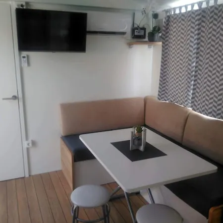 Casa vacanze Manora Pool Gaestehaus Sućuraj